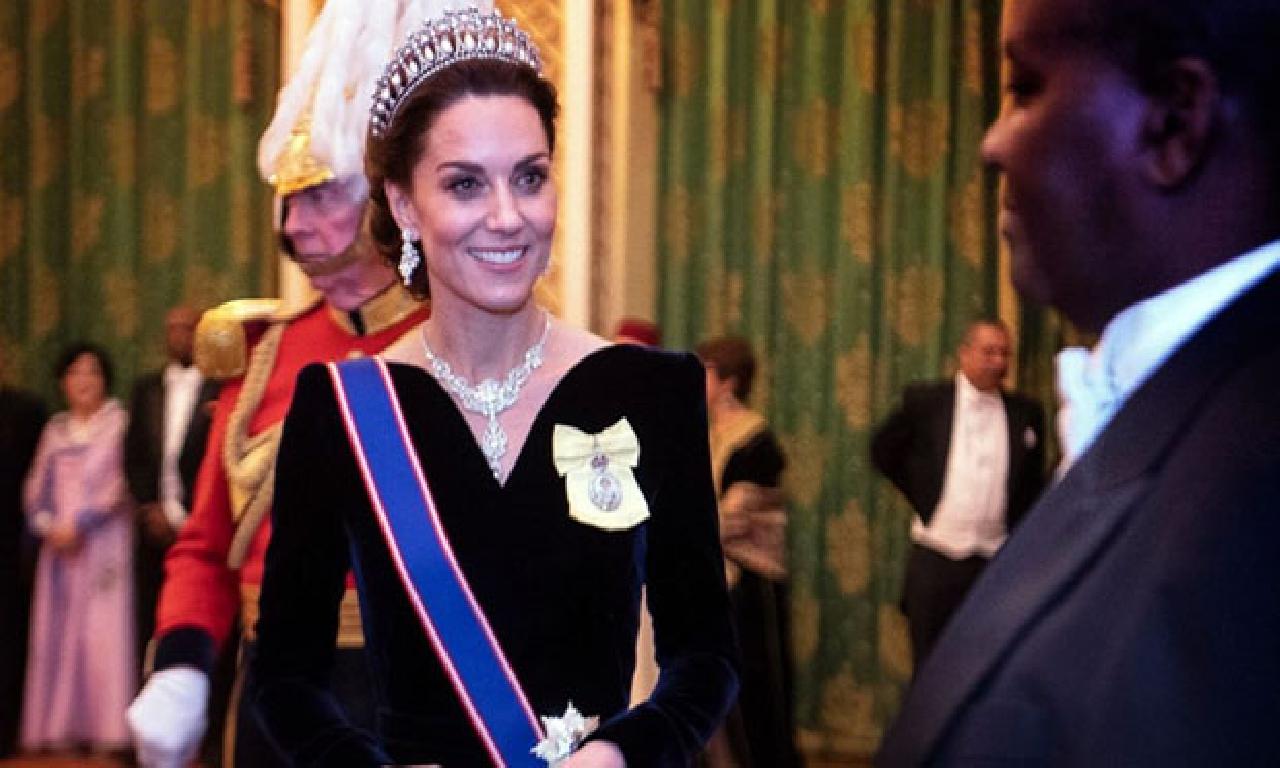 Kate Middleton Buckingham resepsiyonunda Prenses Diana’nın tacıyla 