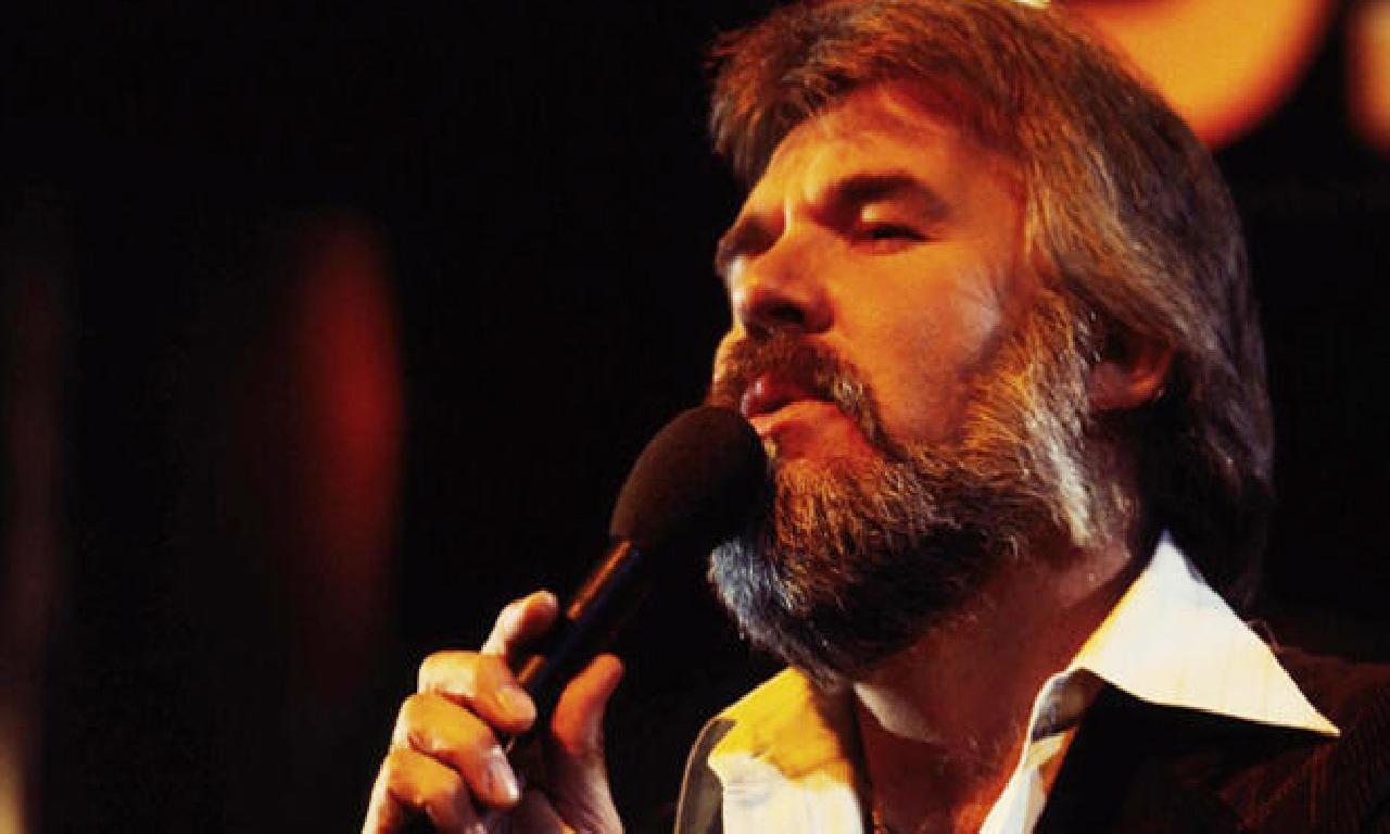 Country müzik efsanesi Kenny Rogers hayatını kaybetti 