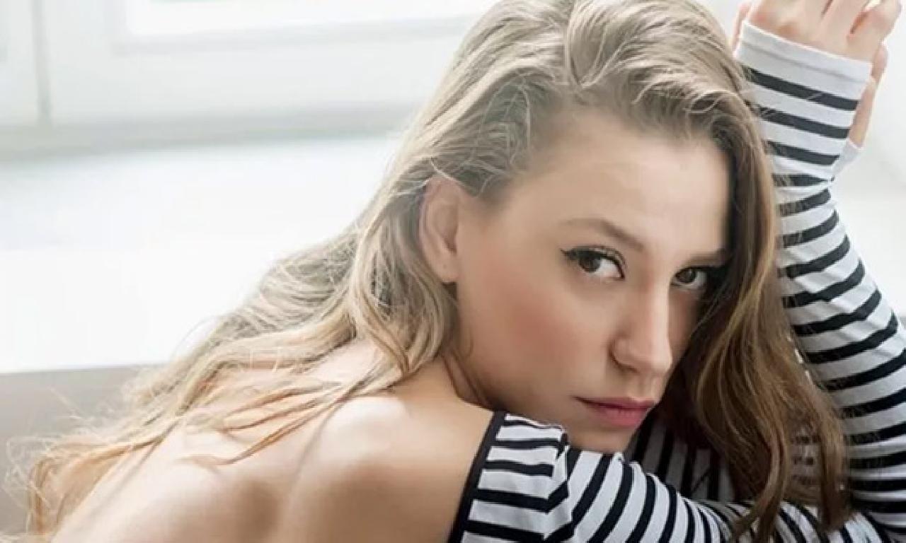 Serenay Sarıkaya'nın paylaşımına Seren Serengil'den ilginç yorum: Bir gebe güzelliği gelmiş 