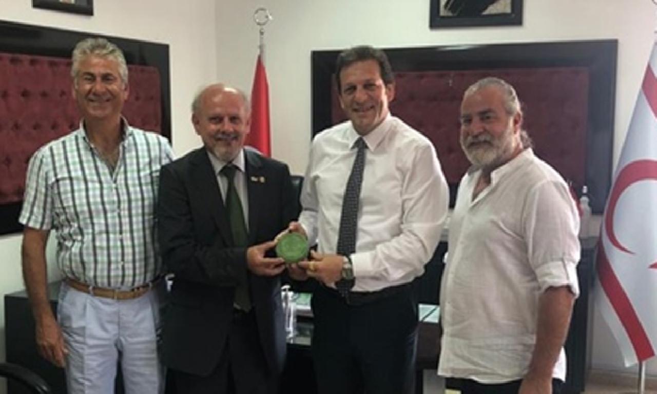 Kuzey Kıbrıs Çevre dahi Kültür Mirasını Koruma Vakfı, Girne Kaymakamı Sinan Güneş’e “Yeşil Madalya” Ödülü Sundu 