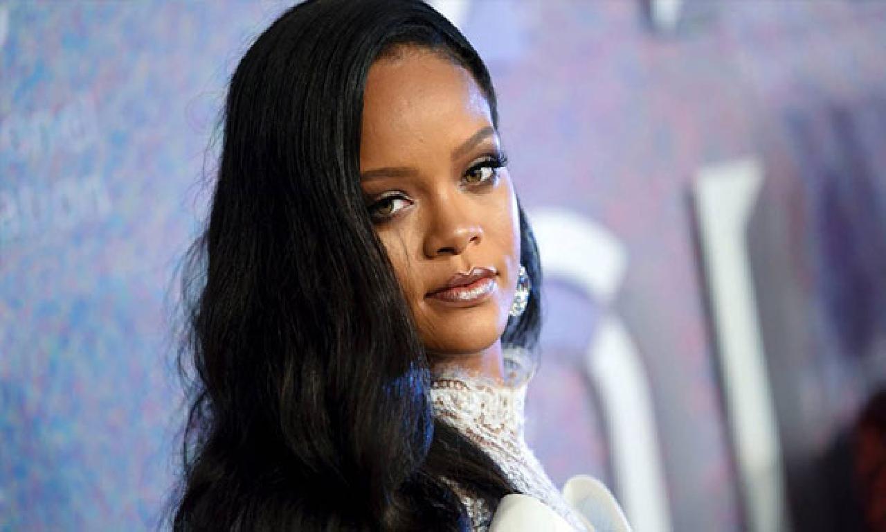 Rihanna artık milyarderler listesinde 