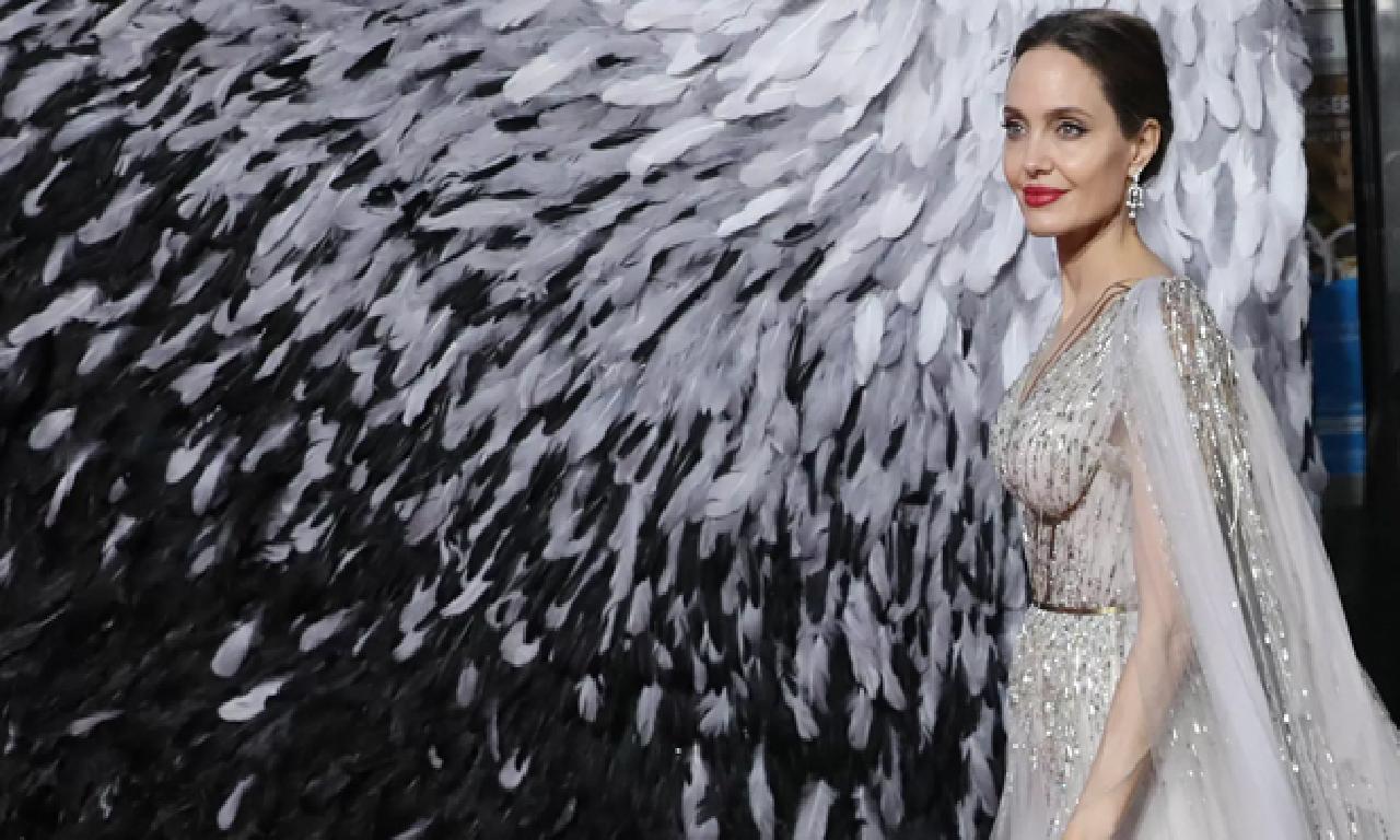 Angelina Jolie'den Instagram rekoru: Bir saatte 1.7 1000000 takipçi gelecek 