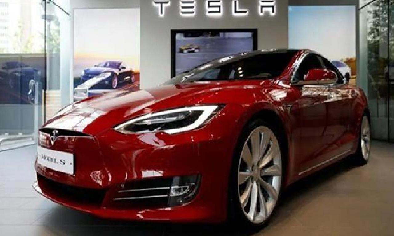 Tesla'dan geçen yıl erişim parlak 