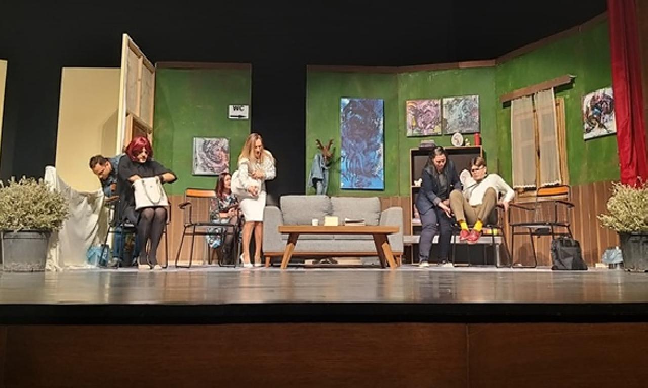 Güzelyurt Belediye Şehir Tiyatrosu Mersin’de Sahne Aldı 