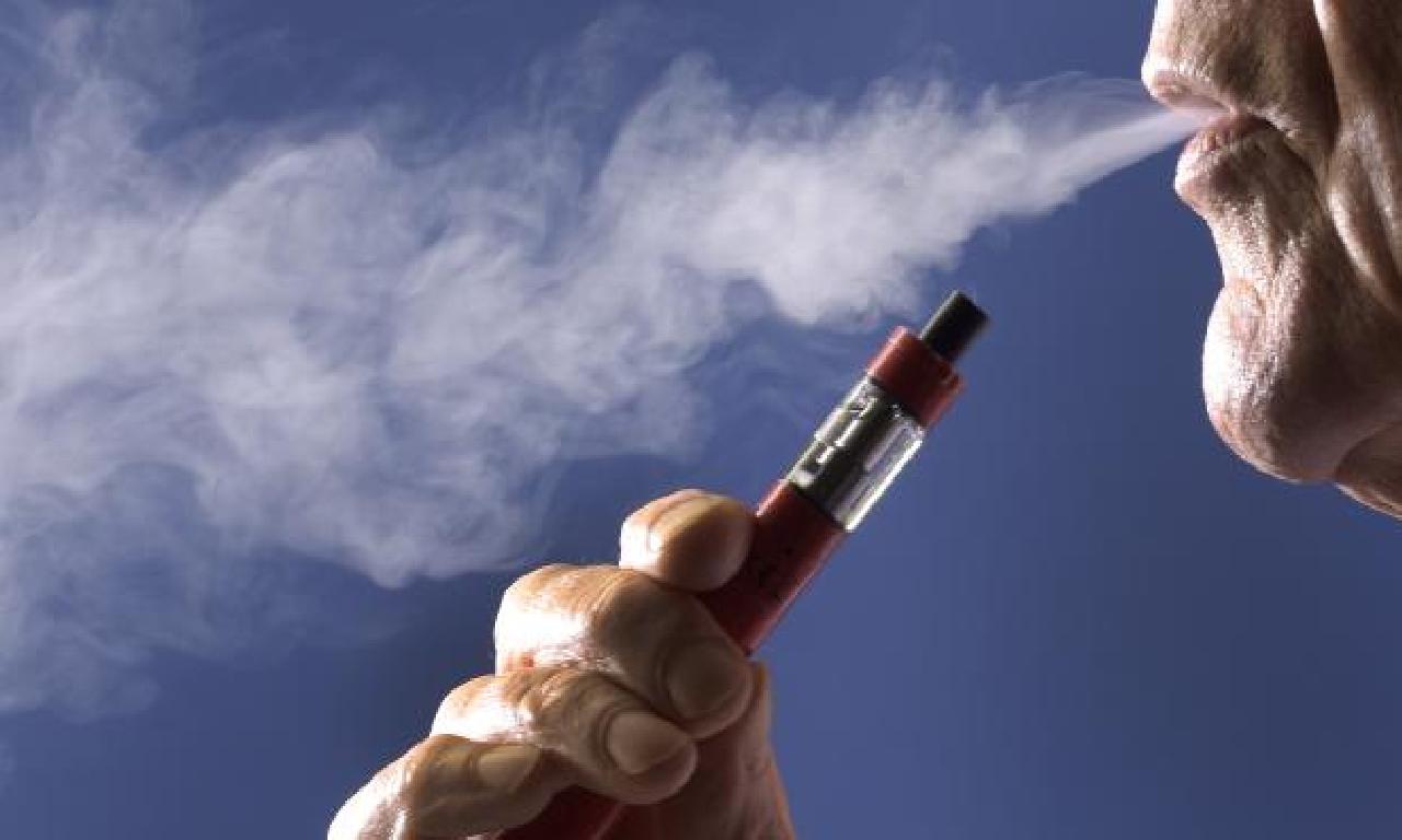 Elektronik sigaraların zararları araştırıldı: Vücutta iltihaplanmayı artırıyor 