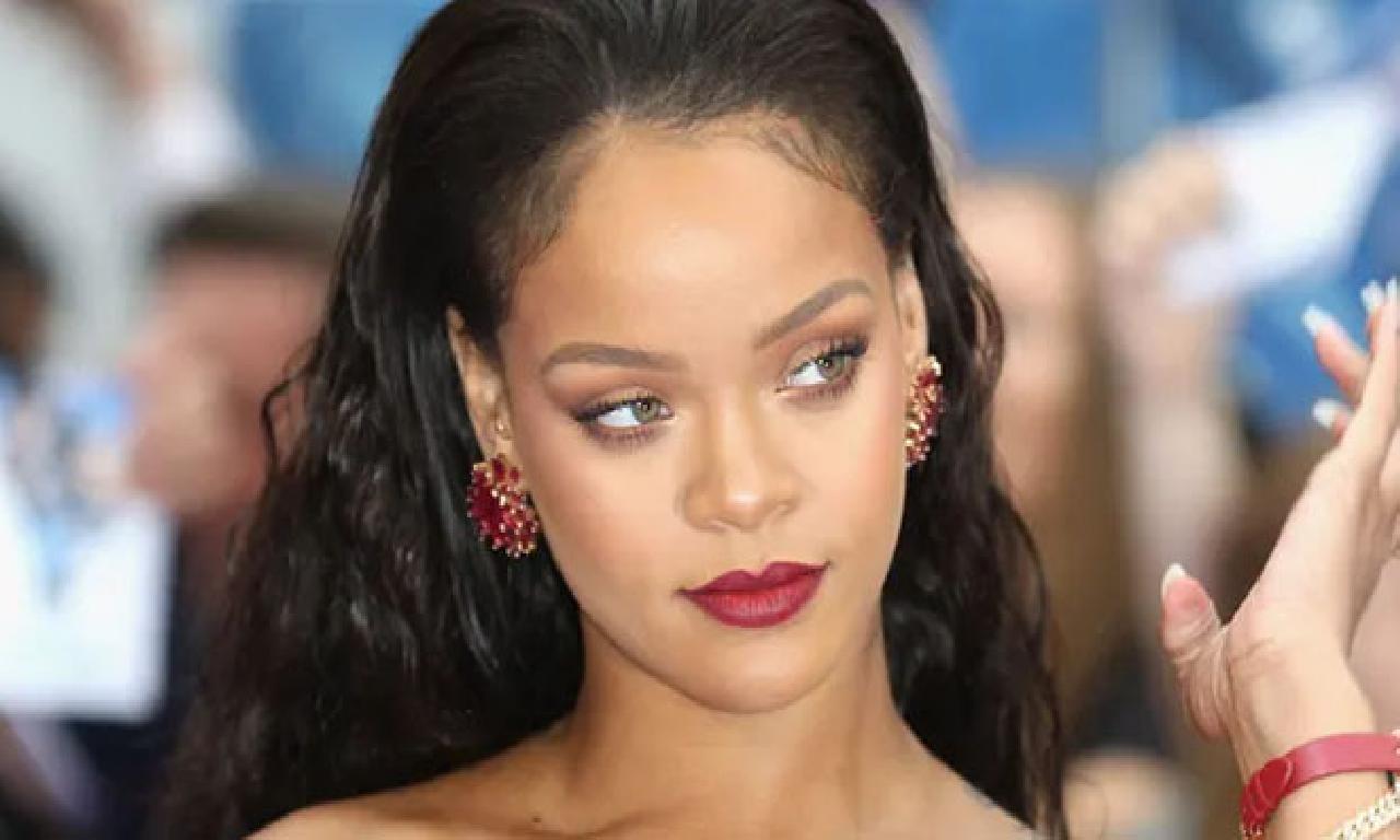 Tescilli milyarder Rihanna güzellik imparatorluğunu genişletiyor 