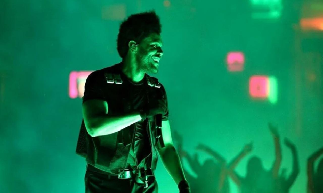 Grammy ödüllü şarkıcı The Weeknd dinleti esnasında sesini kaybetti 