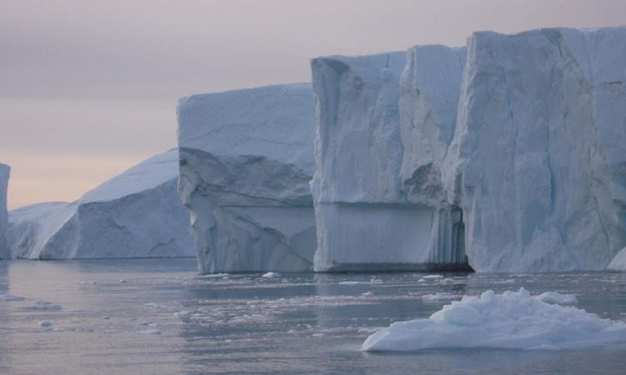 Grönland'ın sıcak eylülü buzullarda erişim erimeye sebep evet 