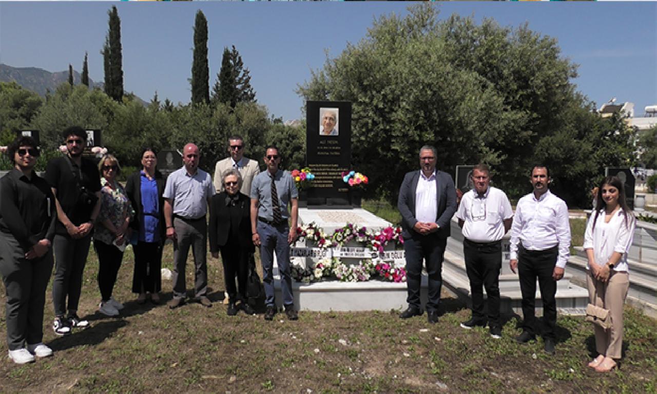 Şair dahi araştırmacı bilim Ali Nesim, 9’uncu ölüm yıl dönümünde Zeytinlik Mezarlığı’ndaki kabri başında anıldı 