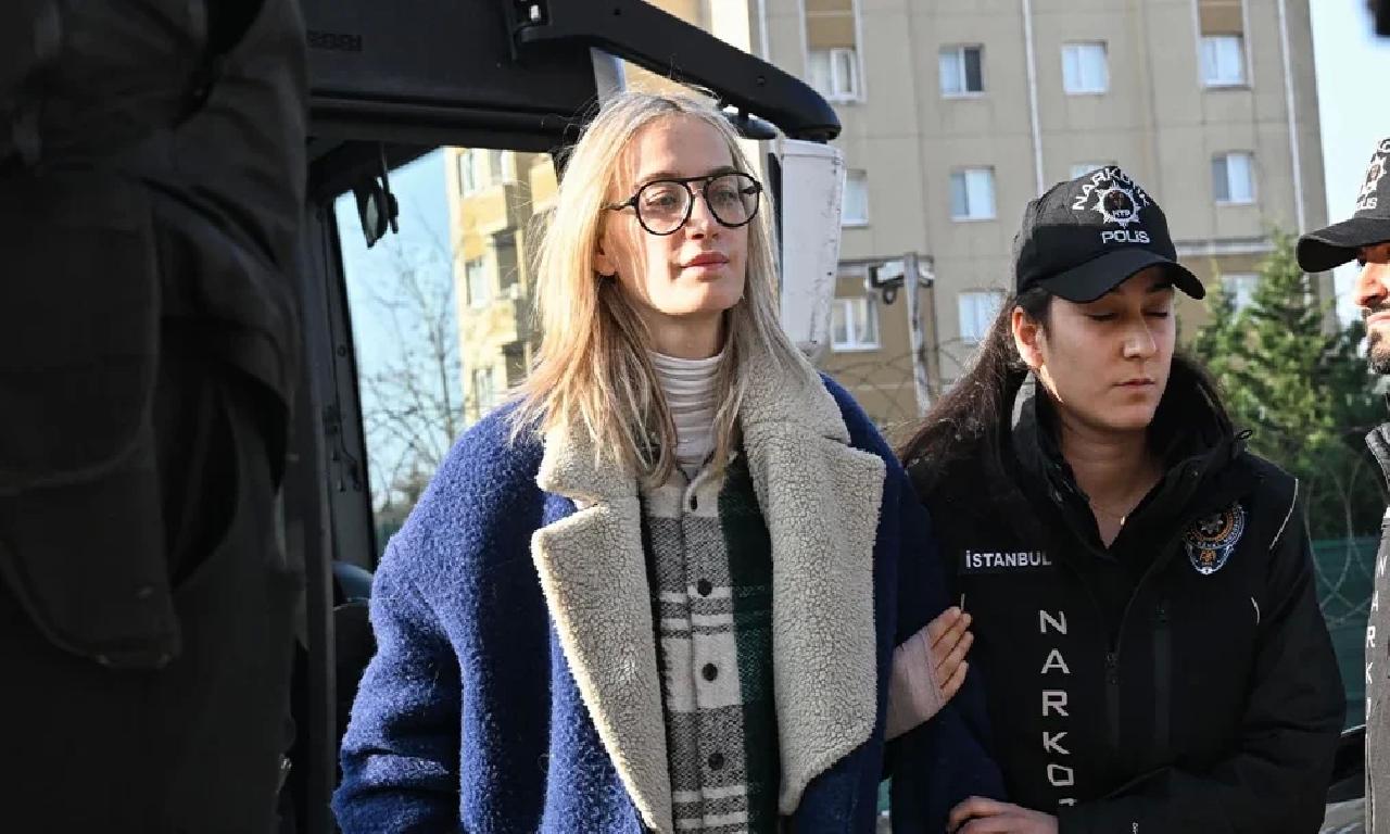 Didem Soydan ve 6 ismin test sonucu pozitif çıktı! - back