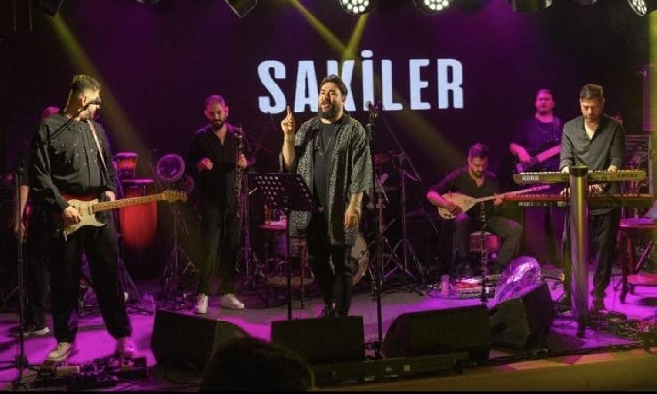 Sakiler, dinleyicilerden tam not aldı - back