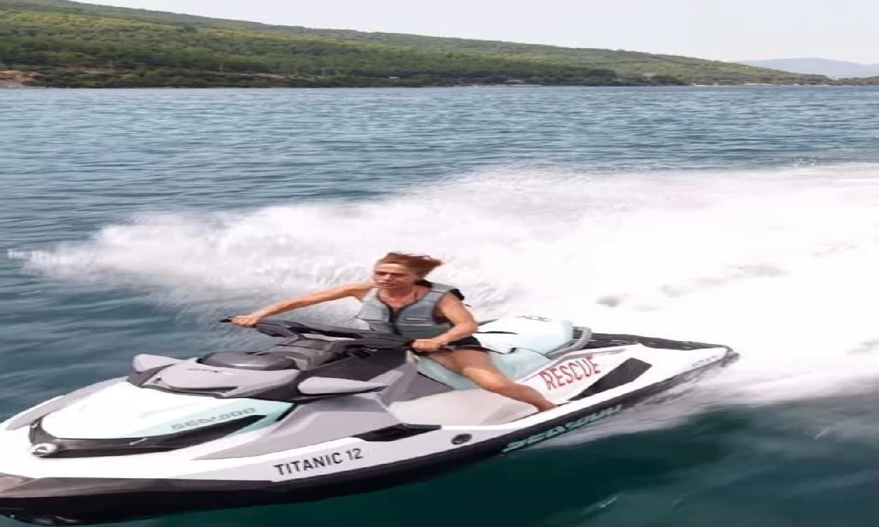 Yüzme bilmiyordu! Yıldız Tilbe’nin jet-ski performansı - back